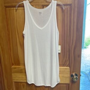 Womens tank, NWT
